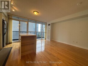 25 Carlton St. in Toronto, ON - Building Photo - Building Photo