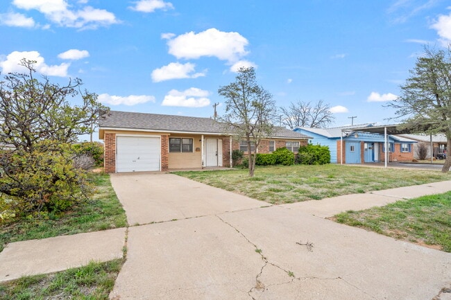 1505 E Amherst St in Lubbock, TX - Foto de edificio - Building Photo
