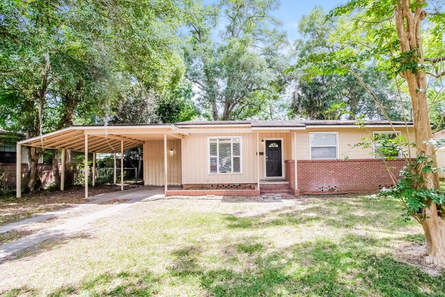 6020 Woodside Dr