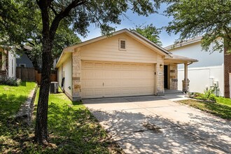 8719 Davis Oaks Trl in Austin, TX - Foto de edificio - Building Photo