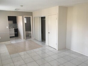 960 Biarritz Dr in Miami Beach, FL - Building Photo - Building Photo