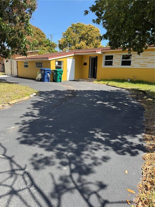 18811 NW 24th Ave in Miami Gardens, FL - Building Photo