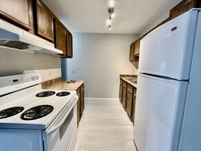 Okanagan Place 1955 in Kelowna, BC - Building Photo - Building Photo