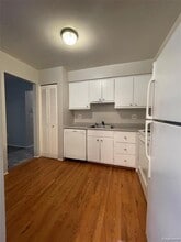 7550 Woodview St in Westland, MI - Building Photo - Building Photo