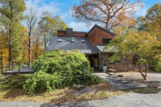 16 Old Wagon Rd in Mt Kisco, NY - Building Photo - Building Photo