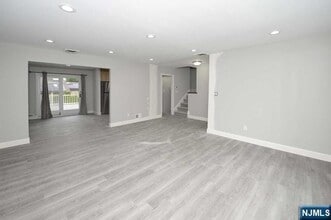 14-18 Prospect Avenue Unit 1X in Fair Lawn, NJ - Foto de edificio - Building Photo