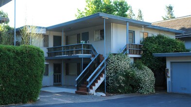 972 Dolores Dr in Lafayette, CA - Foto de edificio - Building Photo