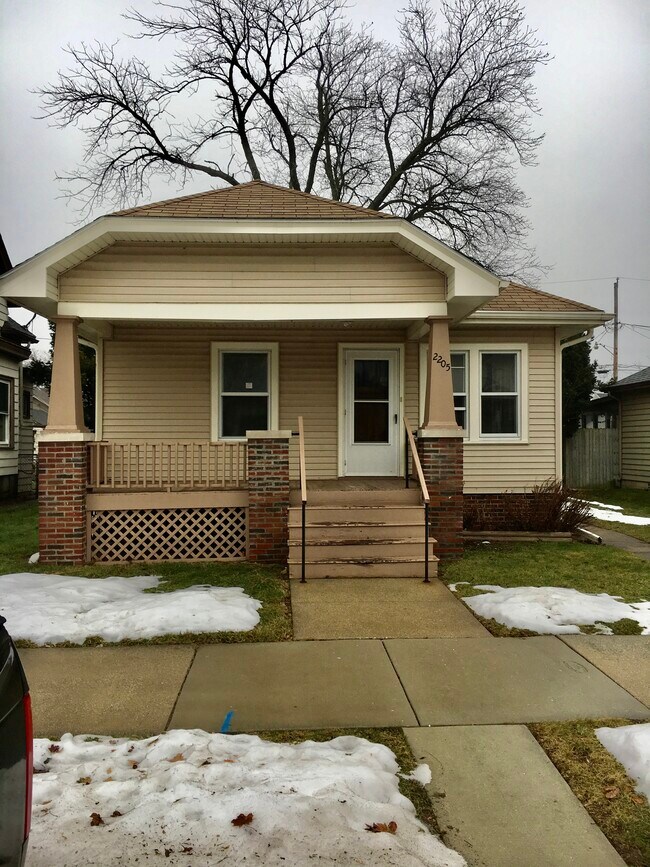 2205 Green St Rentals in Racine, WI