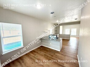 2422 W Commerce St-Unit -4 in San Antonio, TX - Building Photo - Building Photo