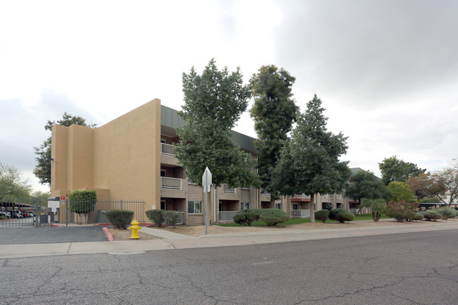 Sunnyslope Manor in Phoenix, AZ - Building Photo - Building Photo