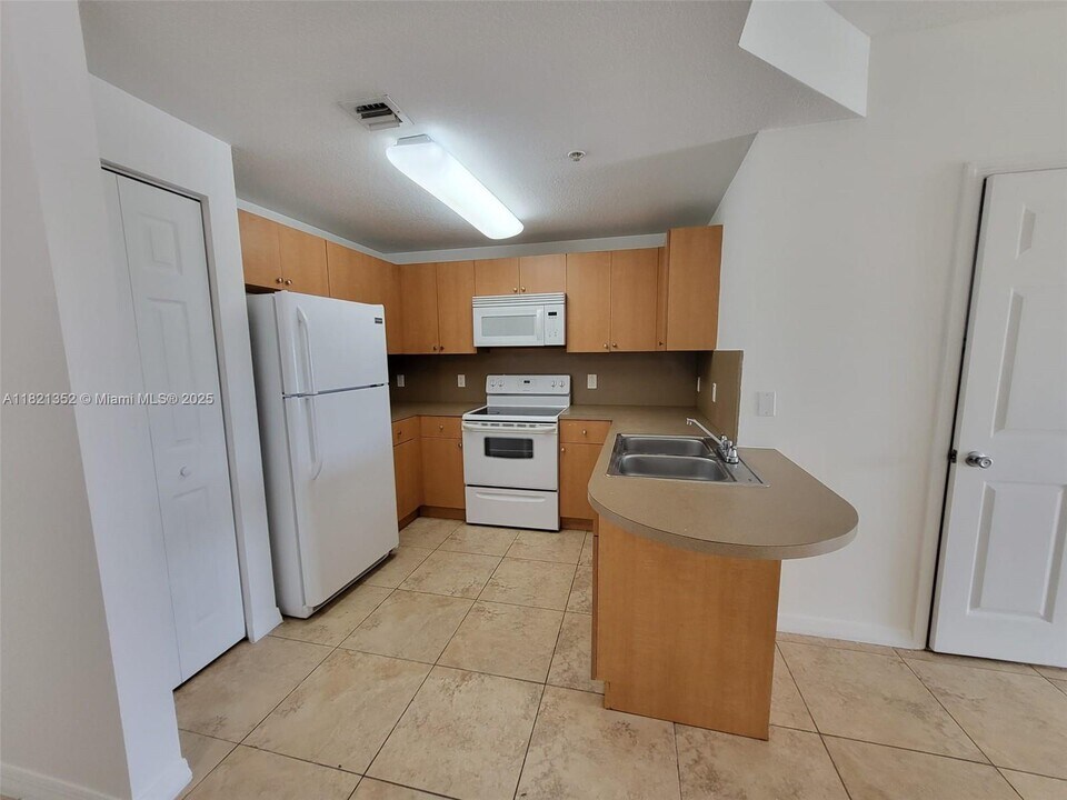 435 SW 12th Ave in Miami, FL - Building Photo