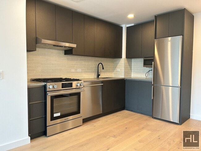 NORTHERN BOULEVARD, Unit 5L in Queens, NY - Building Photo - Building Photo