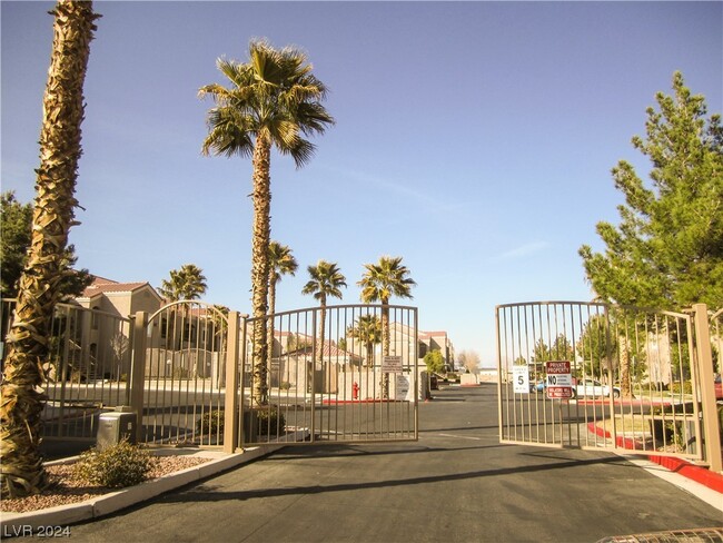 9470 Peace Way, Unit 111 in Las Vegas, NV - Building Photo - Building Photo