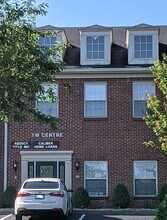 833 Valley College Dr, Unit #12 in Louisville, KY - Foto de edificio - Building Photo