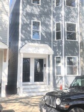 312 Chelsea St, Unit 2 in Boston, MA - Building Photo - Building Photo