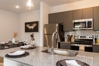 Avril Cambridge Village in Denver, NC - Foto de edificio - Interior Photo