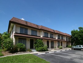 Fairway Oaks in Sarasota, FL - Building Photo
