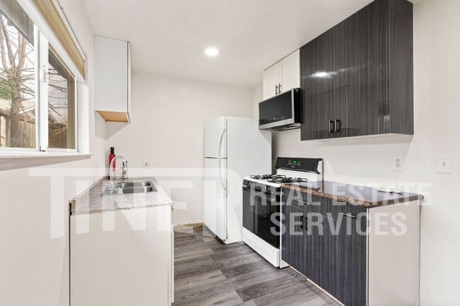 2922 Walnut Ave in Carmichael, CA - Building Photo - Building Photo