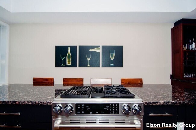 2021 Commonwealth Ave, Unit A in Boston, MA - Foto de edificio - Building Photo