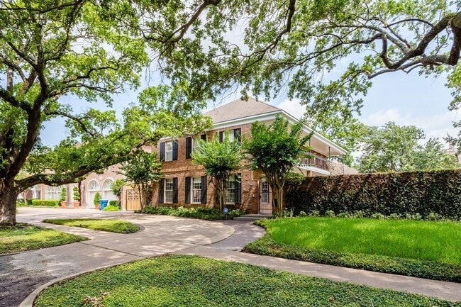 property at 3822 Overbrook Ln