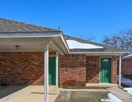 604 N Sewell Dr in Decatur, TX - Building Photo