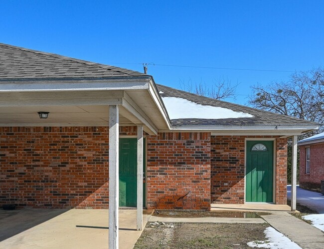 property at 604 N Sewell Dr