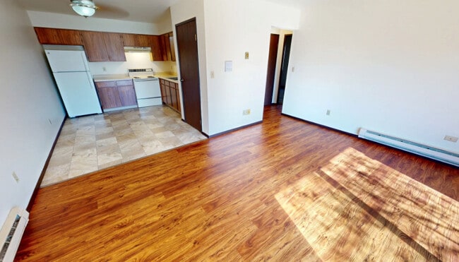 1611 S 115th Court in West Allis, WI - Foto de edificio - Building Photo