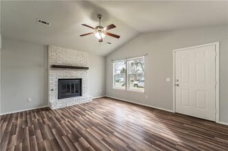 1319 W Lela St in Rogers, AR - Foto de edificio - Building Photo