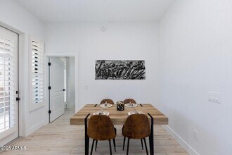 7027 N Scottsdale Rd in Paradise Valley, AZ - Building Photo - Building Photo