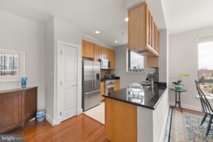 1200 N Hartford St in Arlington, VA - Building Photo