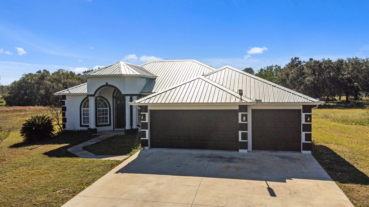 3454 Crystal Springs Rd in Zephyrhills, FL - Building Photo