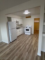 324 W Cleveland Ave in Las Vegas, NV - Building Photo