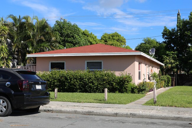 417-423 Nottingham Blvd in West Palm Beach, FL - Building Photo - Building Photo