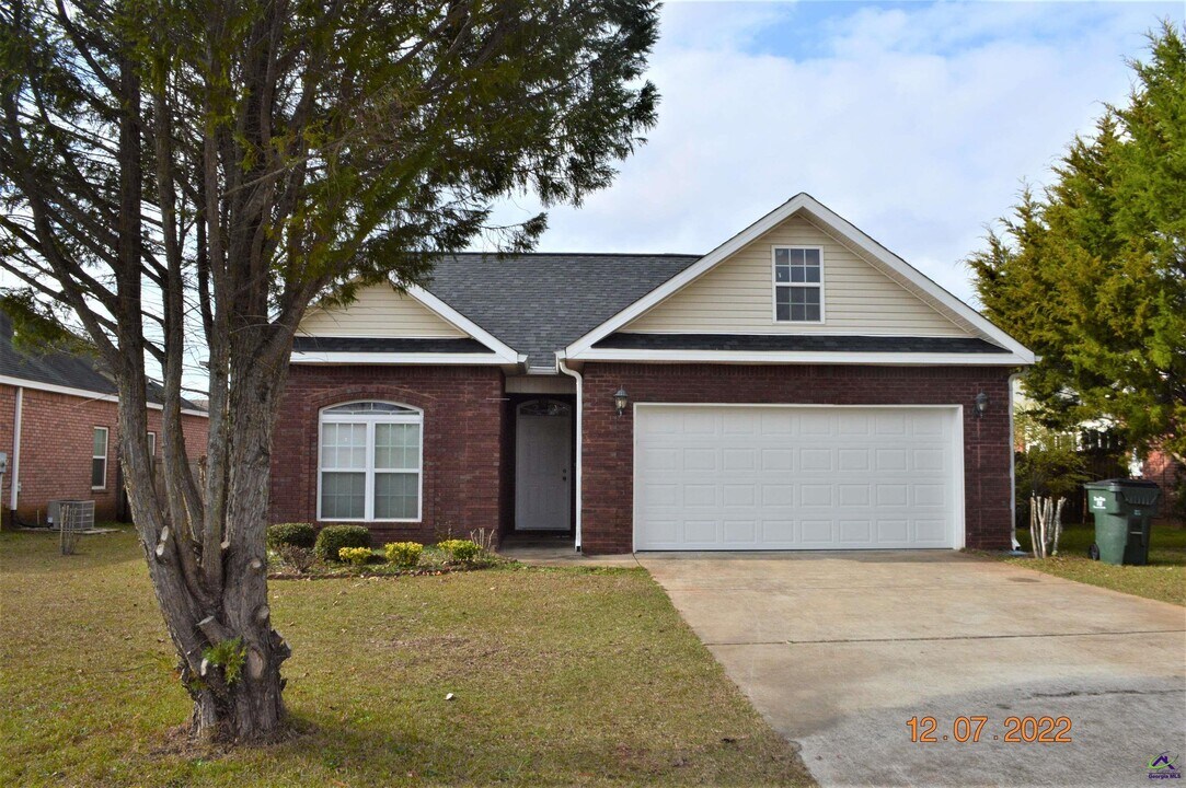704 Falkirk Dr in Warner Robins, GA - Building Photo