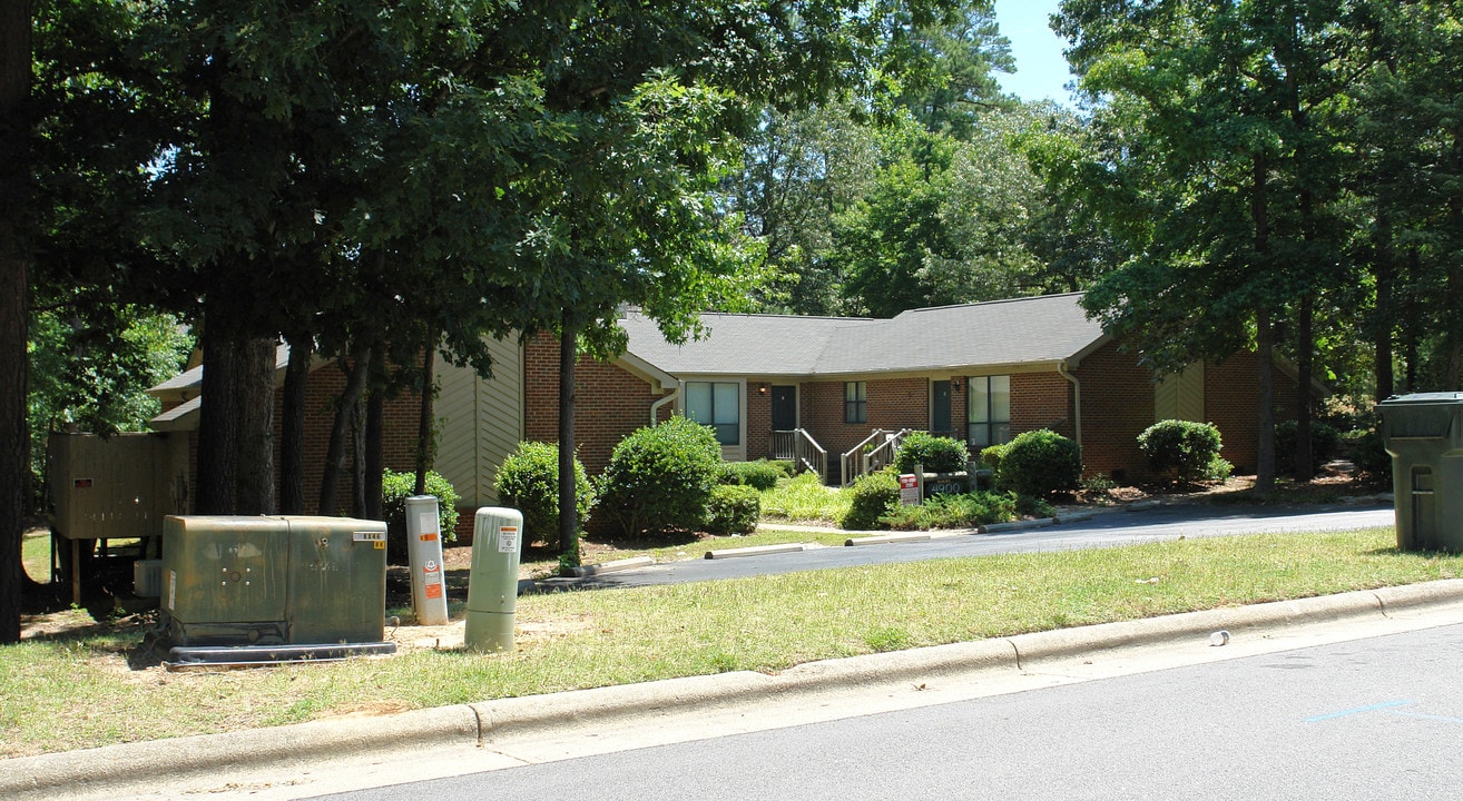 4900 Pebble Beach Dr in Raleigh, NC - Building Photo