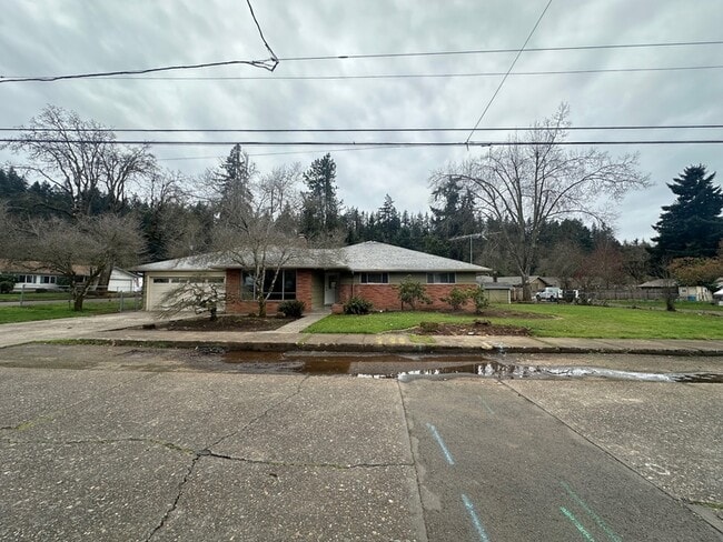 938 Madison St in Silverton, OR - Building Photo - Building Photo