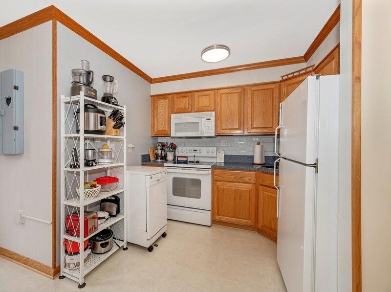 833 Eisenhower Dr in Key West, FL - Building Photo