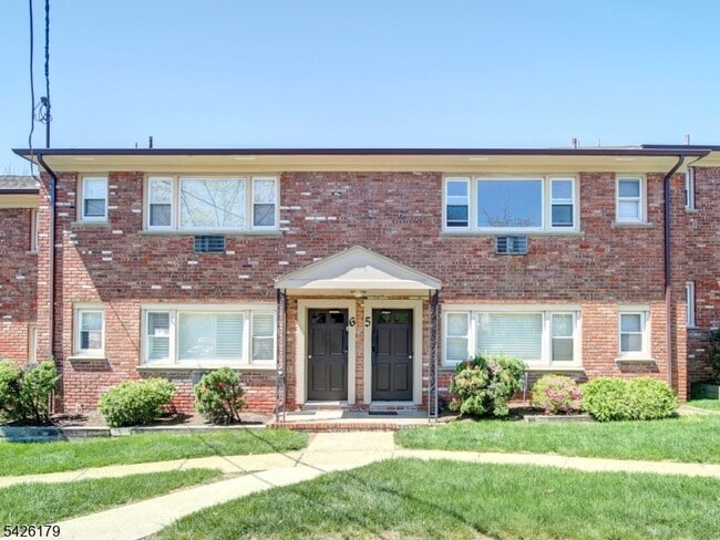 365 Bloomfield Ave in Verona, NJ - Building Photo - Building Photo