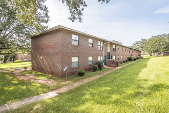 Holton Apartments in Tallahassee, FL - Building Photo - Building Photo