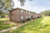 Holton Apartments in Tallahassee, FL - Foto de edificio - Building Photo