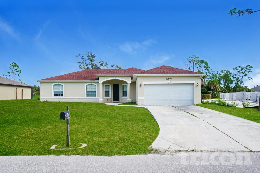 2678 Mather Ln in North Port, FL - Foto de edificio