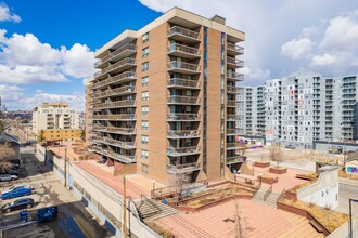 Edinburgh House in Calgary, AB - Building Photo - Building Photo