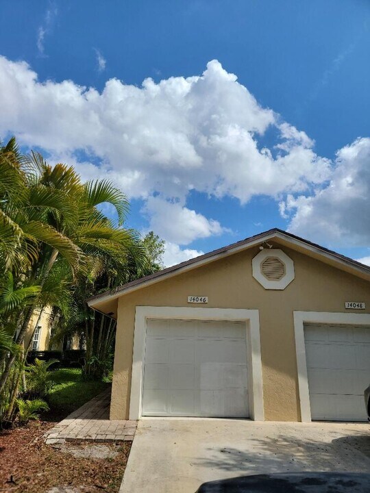 14046 Wellington Trace in Wellington, FL - Building Photo