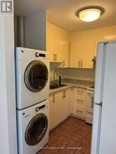 1606 Queen St E in Toronto, ON - Building Photo - Building Photo