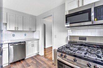 401 Sanford Ave-Unit -Unit 2 in Dunellen, NJ - Foto de edificio - Building Photo