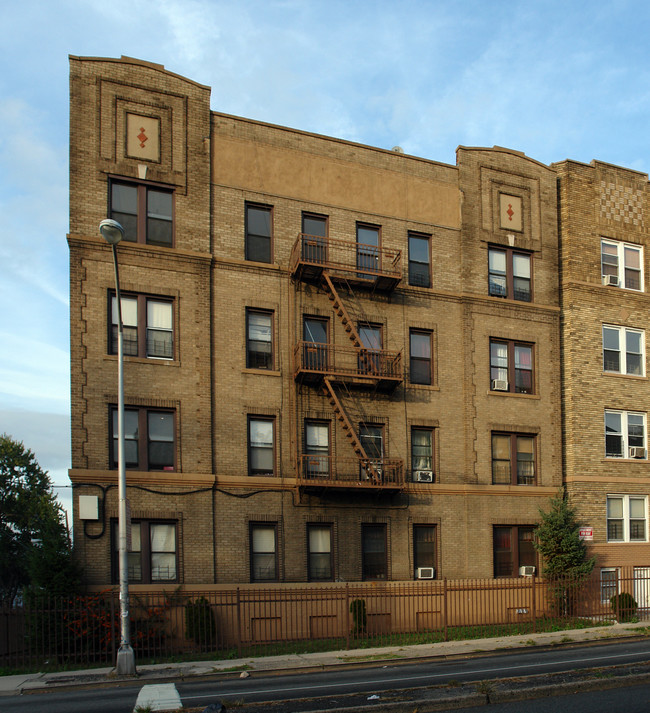 329-331 Park Ave in Newark, NJ - Foto de edificio - Building Photo