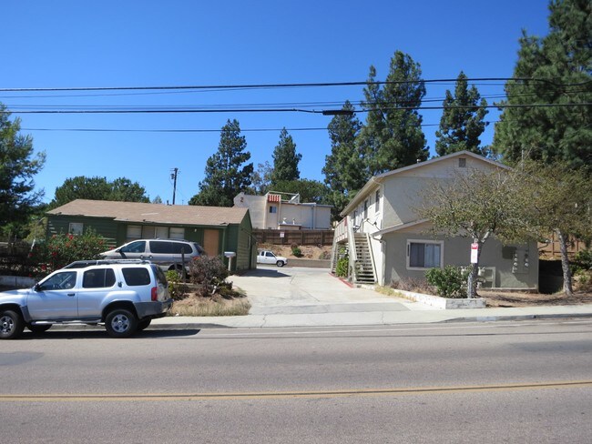 1149 Alturas Rd in Fallbrook, CA - Foto de edificio - Building Photo