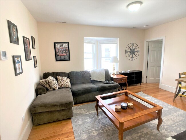 24 Willard Ave, Unit 3 in Medford, MA - Foto de edificio - Building Photo