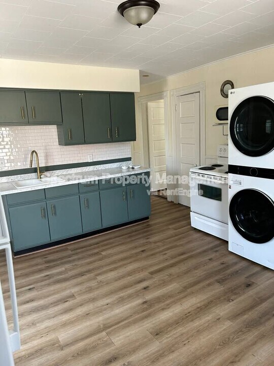 945 Lisbon St in Lewiston, ME - Building Photo
