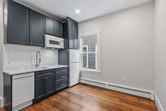 66 Banks St-Unit -2B in Cambridge, MA - Building Photo - Building Photo